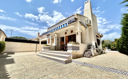 Villa in La Zenia – EE12008