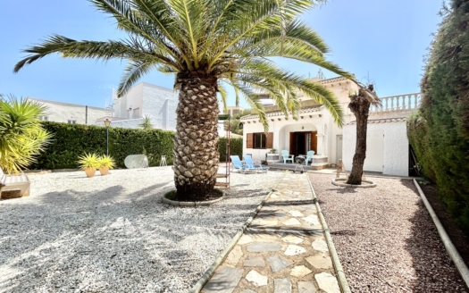 Villa in La Zenia – EE12008