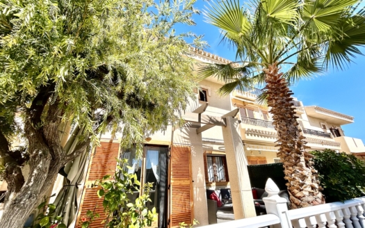 Maison de ville à Playa Flamenca – EE11834