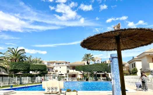 Maison de ville à Playa Flamenca – EE11834