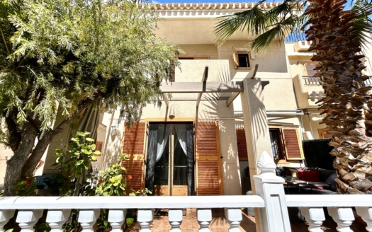 Maison de ville à Playa Flamenca – EE11834