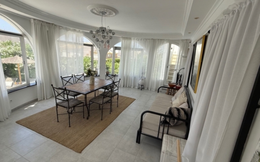 Villa in Torrevieja – EE11810