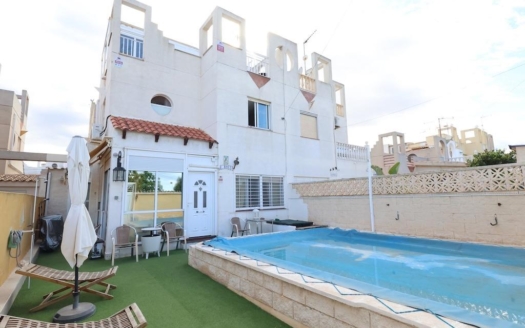 Town House in Torrevieja – EE11964