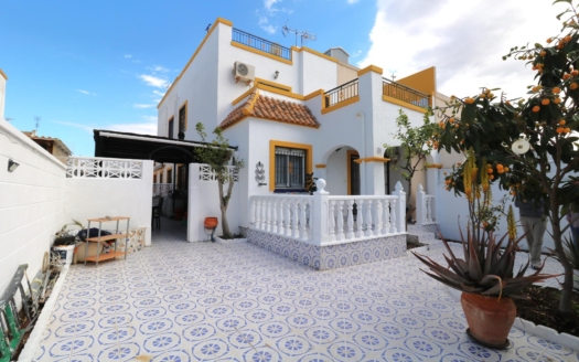 Maison quadruple à Torrevieja – EE11930