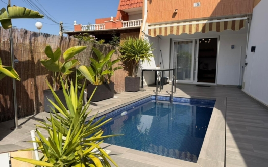 Town House in Torrevieja – EE11995