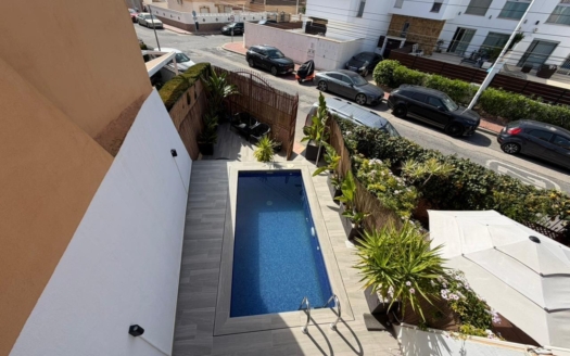 Town House in Torrevieja – EE11995