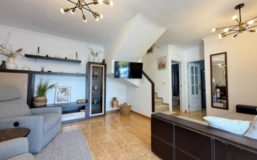 Town House in Torrevieja – EE11995