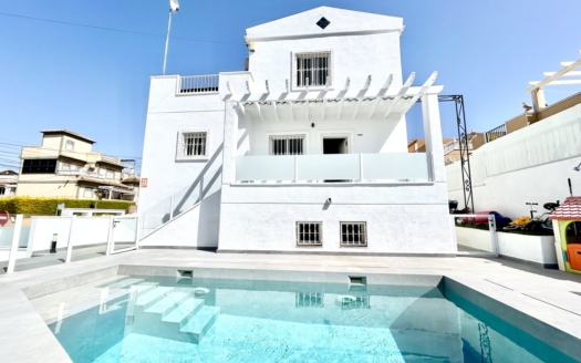 Villa in Villamartin – EE11903