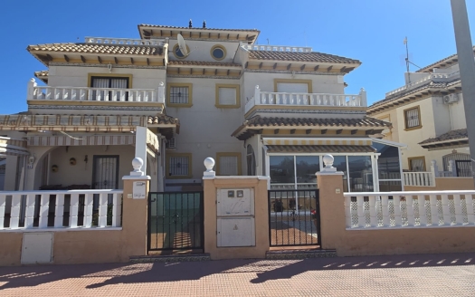 Town House in Orihuela Costa – EE11901