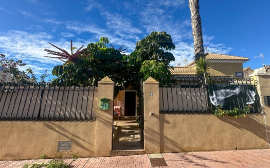 Town House in Torrevieja – EE11806