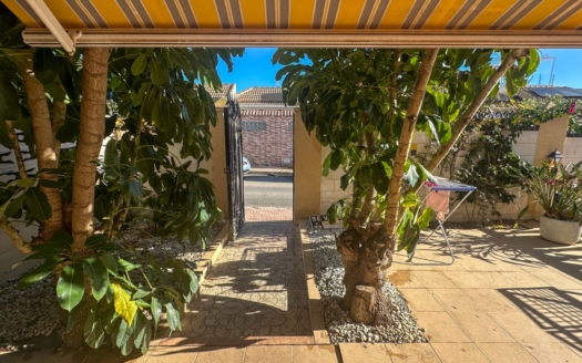 Town House in Torrevieja – EE11806