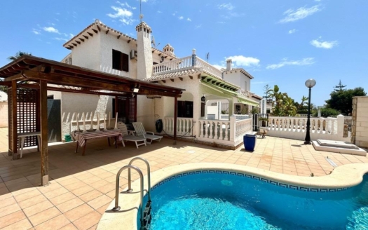 Villa in Orihuela Costa – EE8013