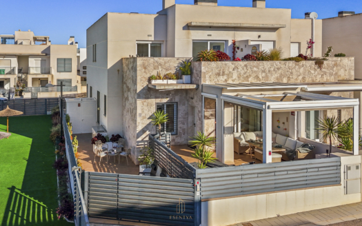 Corner semi-detached villa in Aguas Nuevas – EE12442