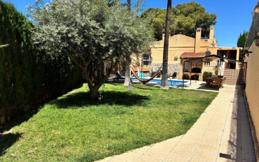 Villa in Los Balcones – EE12421