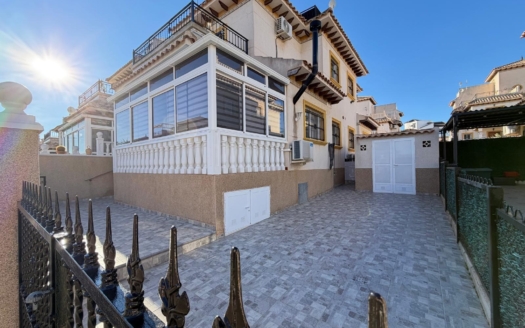 Maison de ville à Orihuela Costa – EE12465