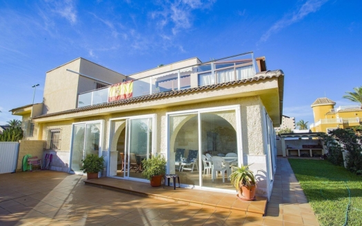 Villa in La Manga del Mar Menor – EE12303