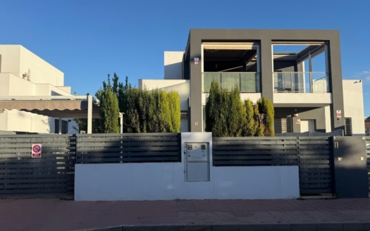 Town House in Torrevieja – EE12366