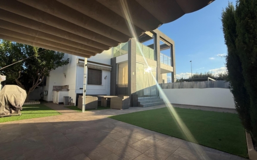 Town House in Torrevieja – EE12366