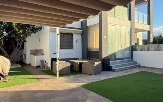 Town House in Torrevieja – EE12366