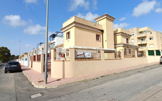 Villa en Orihuela Costa – EE12441