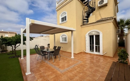 Villa i Torrevieja – EE12378