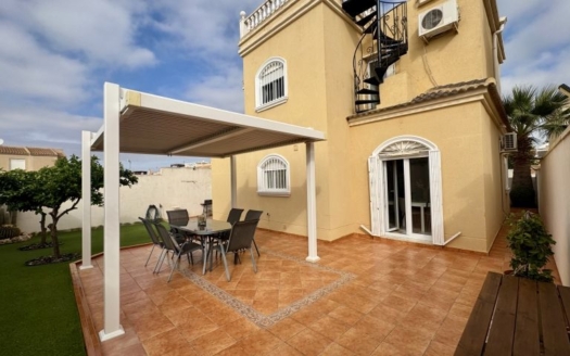 Villa i Torrevieja – EE12378