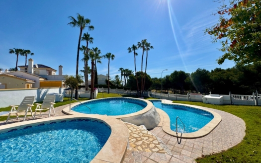 Bungalow w Orihuela Costa – EE12420