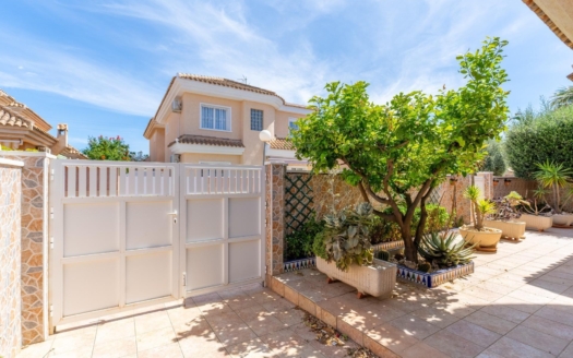 Town House in Torrevieja – EE10866
