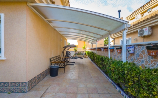 Town House in Torrevieja – EE10866