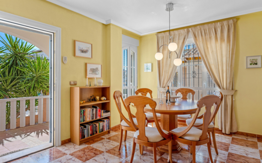Dom czteroosobowy w Cabo Roig – EE12372