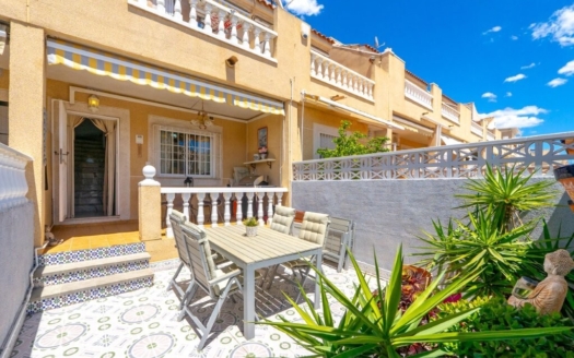 Town House in Torrevieja – EE12364