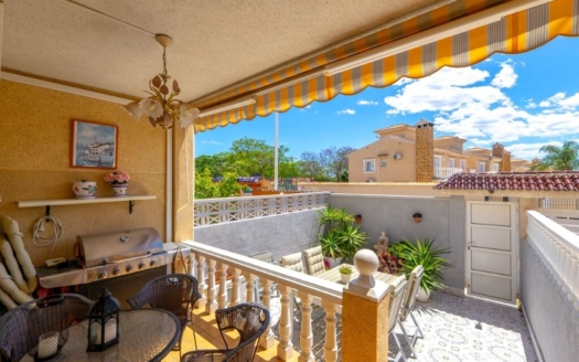 Town House in Torrevieja – EE12364