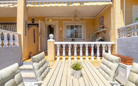 Town House in Torrevieja – EE12364