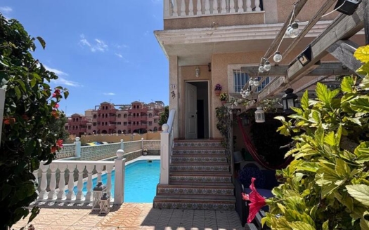 Town House in Villamartin – EE12298