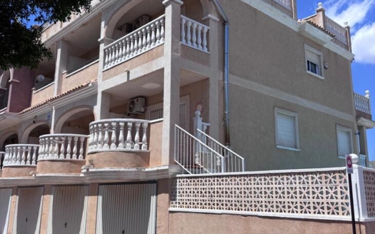 Town House in Villamartin – EE12298