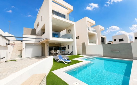 Villa in Ciudad Quesada – EE12357