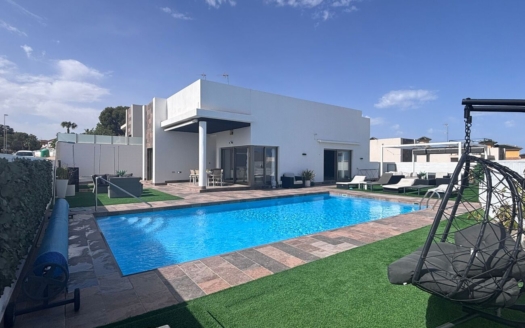 Villa en Villamartín – EE12018