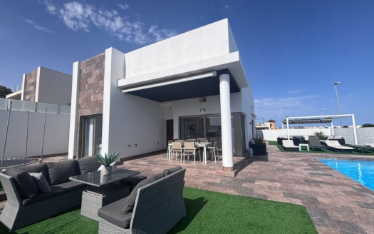 Villa en Villamartín – EE12018