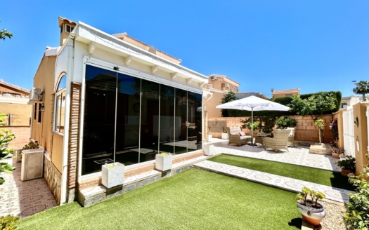 Villa in Los Balcones – EE12456