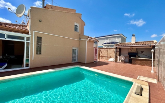 Villa in Torrevieja – EE12282
