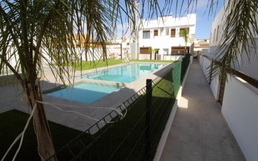 Chalet en Pilar de La Horadada – EE7979