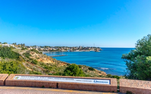 Maison mitoyenne à Cabo Roig – EE12333