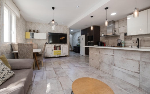 Town House in Torrevieja – EE12941