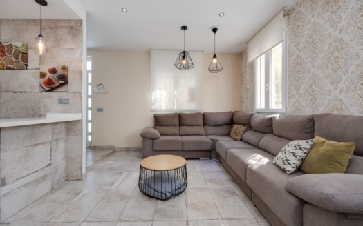 Town House in Torrevieja – EE12941