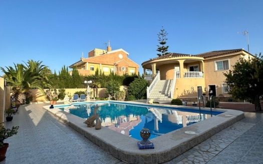 Villa i Torrevieja – EE12932