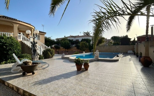 Villa i Torrevieja – EE12932