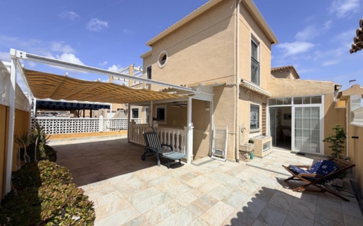 Town House in Torrevieja – EE12924