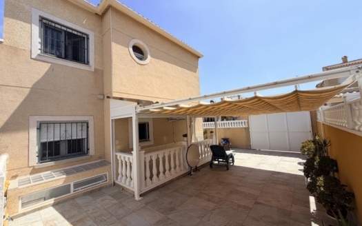 Town House in Torrevieja – EE12924
