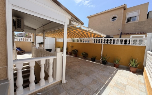 Town House in Torrevieja – EE12924