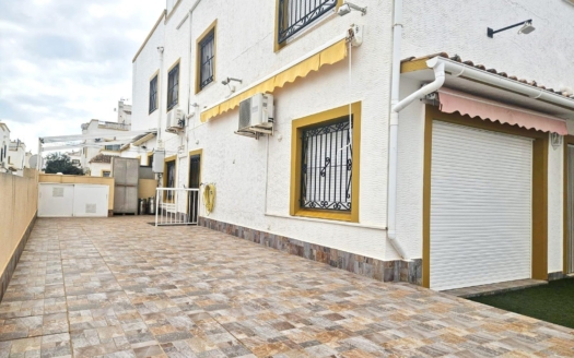 Town House in Orihuela Costa – EE12511
